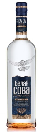 Водка особая Белая Сова Морошка на Северном меду 0,5л