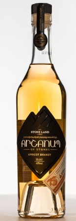 Бренди фруктовый абрикосовый Тайна Камней 0,5л