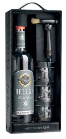 Водка Белуга Золотая линия 0,75л п/у кожа + 3 стопки
